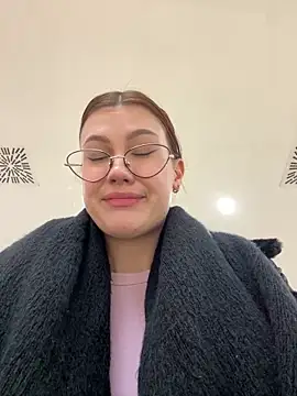 RinaCat online show from 01/06/25, 08:35