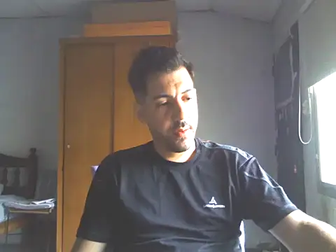 Snapshot of nicedick_bro chatting on 02/15/25, 12:43 nicedick bro online show from 02/15/25, 12:43