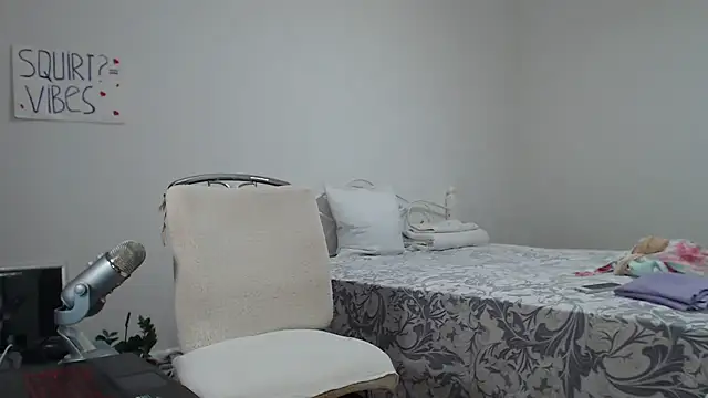 Snapshot of AnnaStellariX chatting on 01/01/25, 01:37 AnnaStellariX online show from 01/01/25, 01:37
