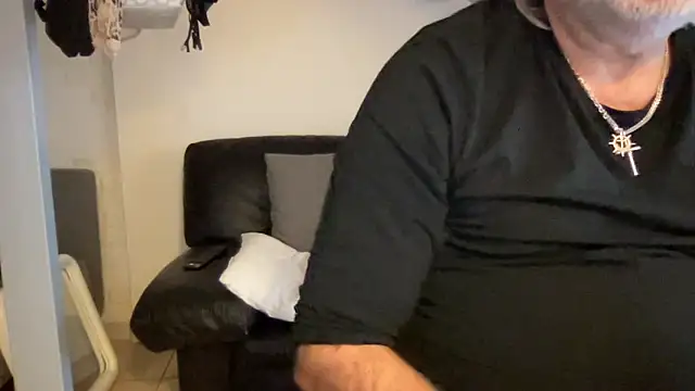 Snapshot of EroticVenetian chatting on 03/08/25, 03:35 EroticVenetian online show from 03/08/25, 03:35