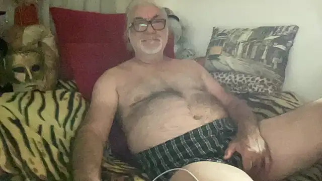 Snapshot of EroticVenetian chatting on 09/17/25, 03:52 EroticVenetian online show from 09/17/25, 03:52