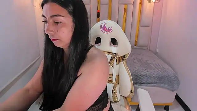 Karla hernandez  online show from 02/06/25, 10:59