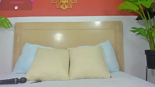 lili cardenas  online show from 04/01/26, 02:34