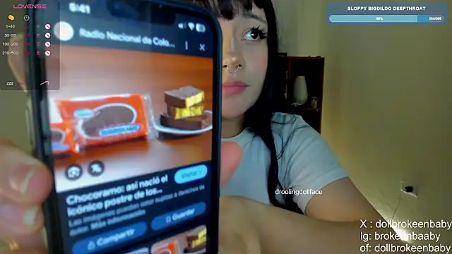 Snapshot of droolingdollfacee chatting on 12/01/24, 10:43 droolingdollfacee online show from 12/01/24, 10:43
