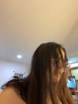 Snapshot of montmariana chatting on 12/27/24, 06:35 montmariana online show from 12/27/24, 06:35