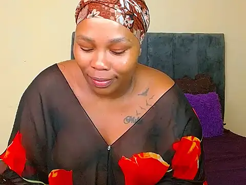 curvycloe1 online show from 10/08/25, 05:16