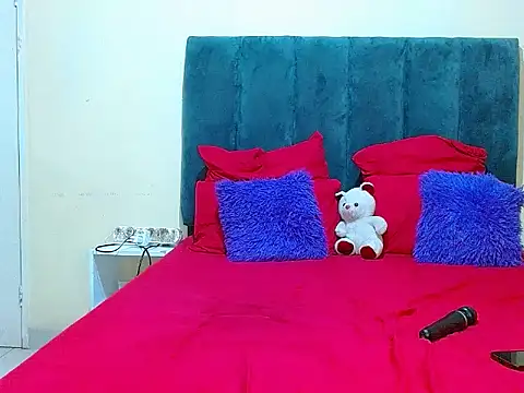 curvycloe1 online show from 10/13/25, 03:56