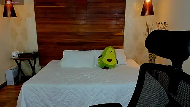 KatherineBond online show from 01/28/25, 12:47