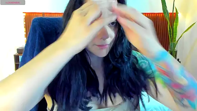 KatherineBond online show from 11/05/25, 07:47