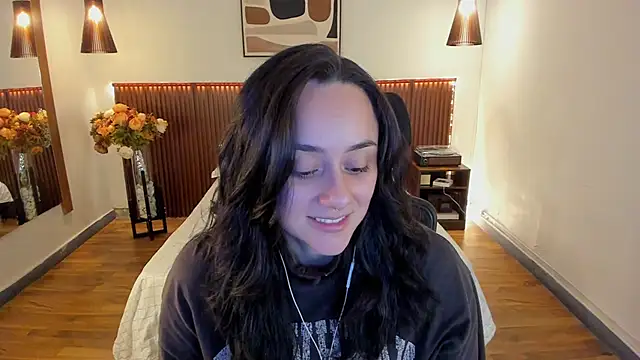KatherineBond online show from 06/18/26, 06:56