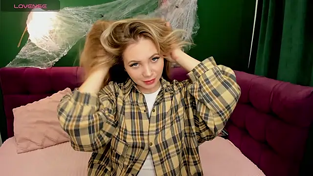 EvaMoran online show from 10/24/25, 01:46