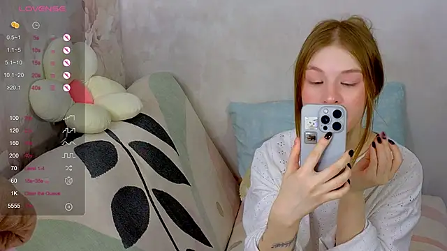 TrissMerigold9 online show from 10/28/25, 09:24