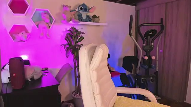 Snapshot of Nataliia_09 chatting on 10/02/25, 03:08 Nataliia 09 online show from 10/02/25, 03:08