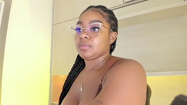 tamaraa smiith online show from 10/24/25, 07:43