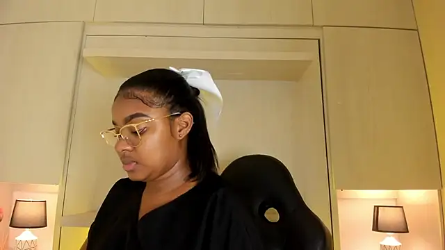 tamaraa smiith online show from 11/19/25, 07:36