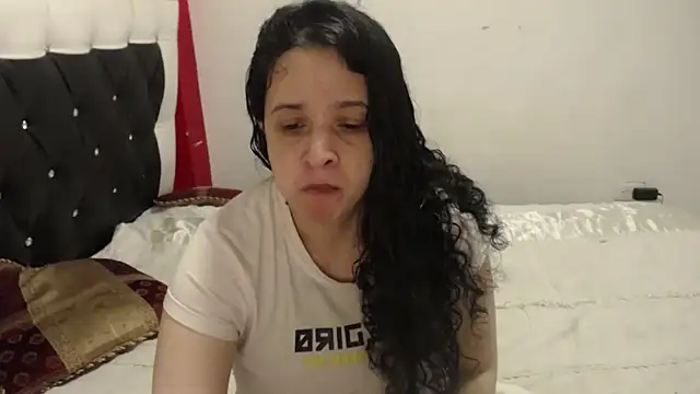 Katty Bones online show from 11/05/25, 01:33