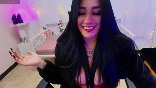 chica Hetfield online show from 01/24/25, 05:42