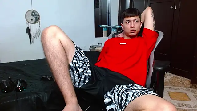 Snapshot of aaron_blug chatting on 01/20/25, 05:59 aaron blug online show from 01/20/25, 05:59