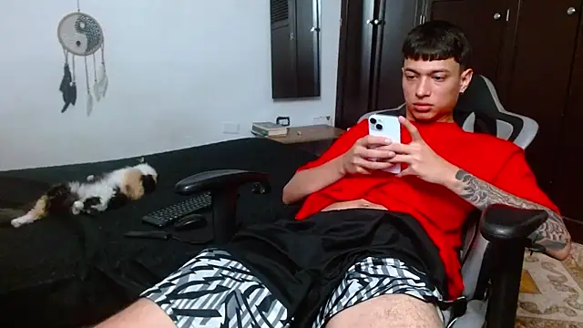 Snapshot of aaron_blug chatting on 02/22/25, 09:59 aaron blug online show from 02/22/25, 09:59