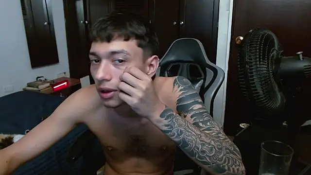 Snapshot of aaron_blug chatting on 11/20/25, 11:15 aaron blug online show from 11/20/25, 11:15