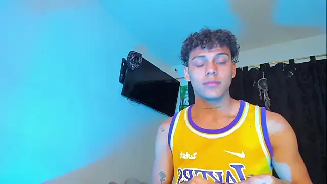 Snapshot of visaelX chatting on 12/05/24, 12:00 visaelX online show from 12/05/24, 12:00