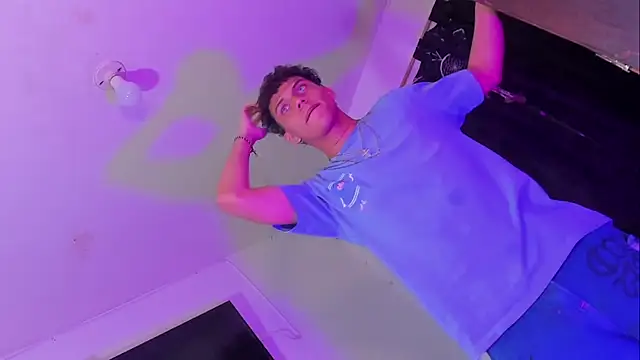 Snapshot of visaelX chatting on 12/14/24, 11:07 visaelX online show from 12/14/24, 11:07