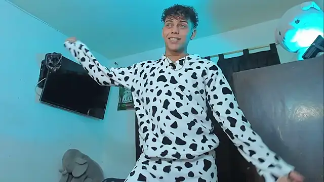 Snapshot of visaelX chatting on 12/16/24, 03:22 visaelX online show from 12/16/24, 03:22