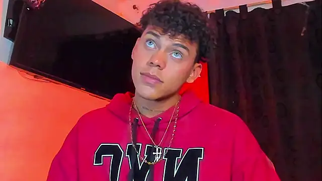 Snapshot of visaelX chatting on 12/24/24, 11:11 visaelX online show from 12/24/24, 11:11