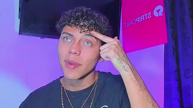 Snapshot of visaelX chatting on 12/28/24, 04:51 visaelX online show from 12/28/24, 04:51