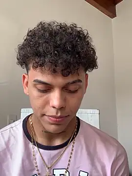 Snapshot of visaelX chatting on 01/04/25, 05:26 visaelX online show from 01/04/25, 05:26