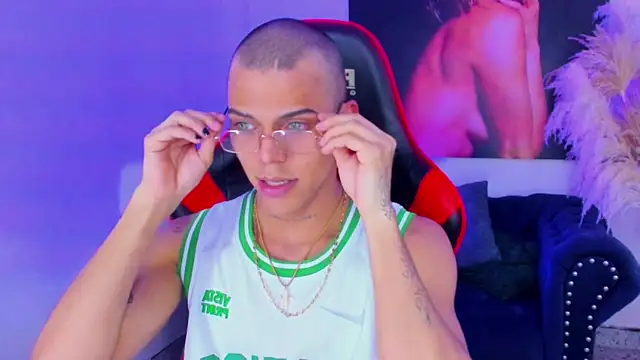 Snapshot of visaelX chatting on 01/18/25, 03:42 visaelX online show from 01/18/25, 03:42