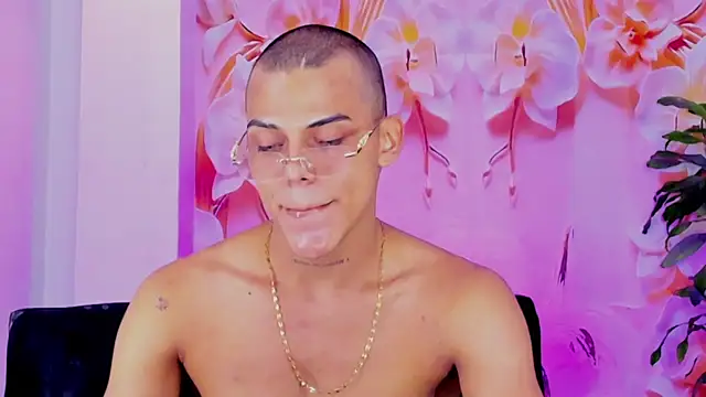 Snapshot of visaelX chatting on 01/19/25, 05:28 visaelX online show from 01/19/25, 05:28