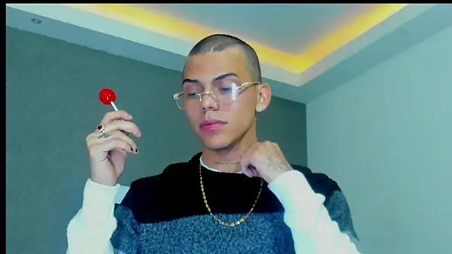 Snapshot of visaelX chatting on 01/20/25, 09:35 visaelX online show from 01/20/25, 09:35