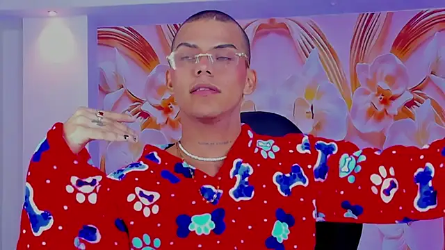 Snapshot of visaelX chatting on 01/21/25, 02:05 visaelX online show from 01/21/25, 02:05