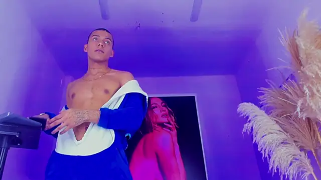 Snapshot of visaelX chatting on 01/24/25, 01:03 visaelX online show from 01/24/25, 01:03