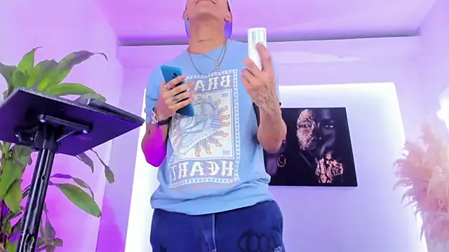 Snapshot of visaelX chatting on 01/29/25, 12:24 visaelX online show from 01/29/25, 12:24