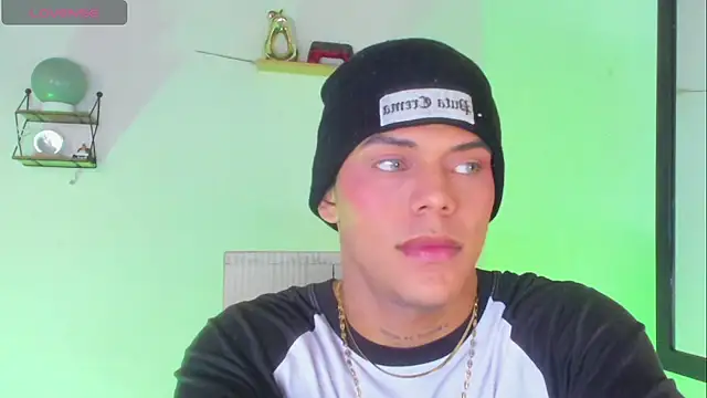 Snapshot of visaelX chatting on 02/27/25, 02:32 visaelX online show from 02/27/25, 02:32