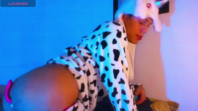 Snapshot of visaelX chatting on 03/08/25, 03:13 visaelX online show from 03/08/25, 03:13