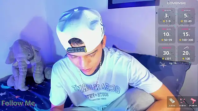 Snapshot of visaelX chatting on 03/10/25, 01:43 visaelX online show from 03/10/25, 01:43