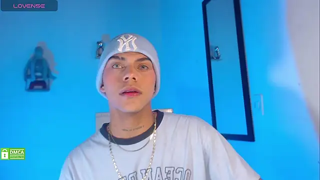 Snapshot of visaelX chatting on 03/15/25, 08:15 visaelX online show from 03/15/25, 08:15