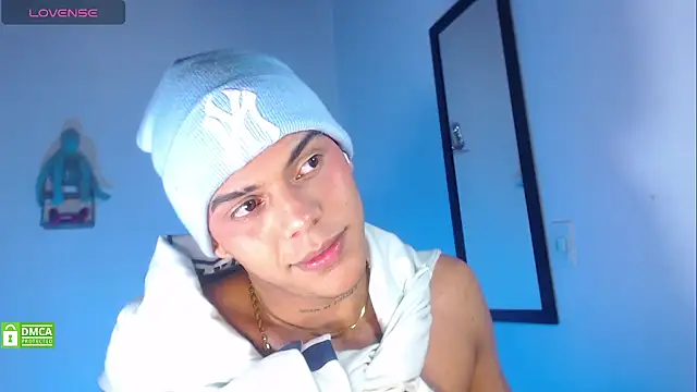 Snapshot of visaelX chatting on 03/17/25, 08:51 visaelX online show from 03/17/25, 08:51