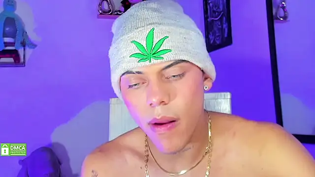 Snapshot of visaelX chatting on 03/22/25, 04:37 visaelX online show from 03/22/25, 04:37