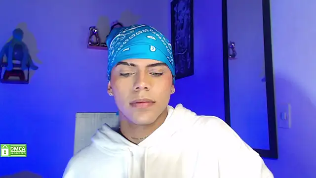 Snapshot of visaelX chatting on 03/23/25, 04:49 visaelX online show from 03/23/25, 04:49