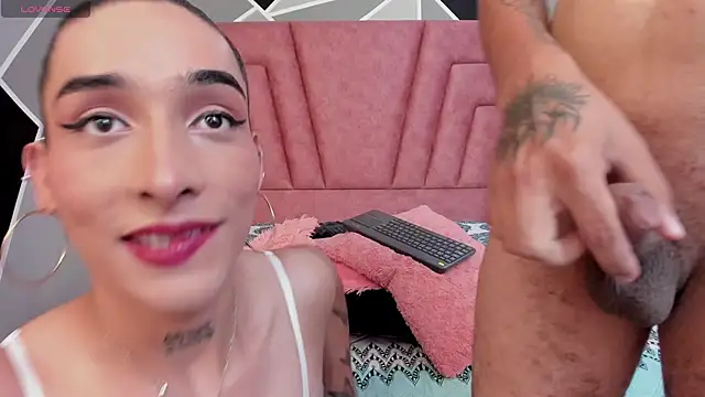 Derek and Skarlet online show from 02/05/25, 06:48