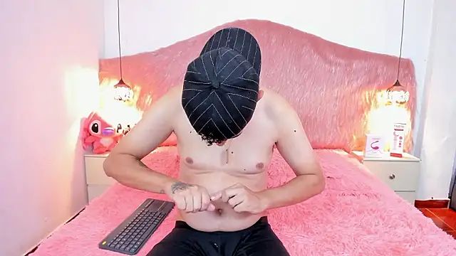 Derek and Skarlet online show from 02/12/26, 02:56