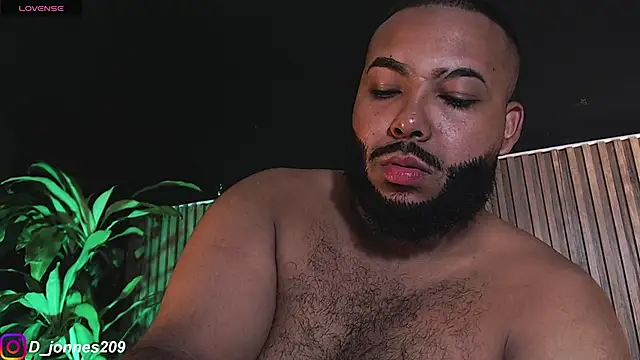 Snapshot of DilanJonnes_ chatting on 10/12/25, 11:15 DilanJonnes  online show from 10/12/25, 11:15