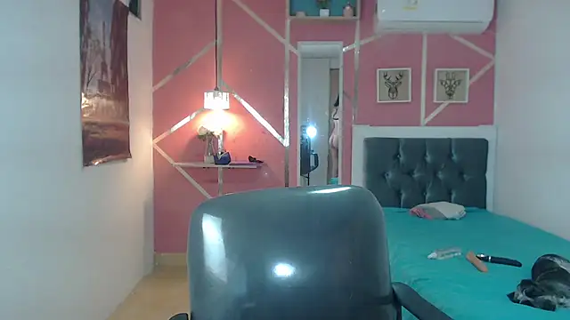 emy 0 online show from 02/21/25, 06:18