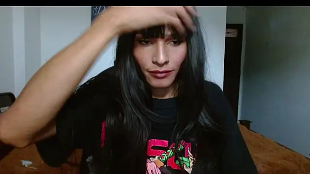 carolinemiller7 online show from 01/12/25, 11:17