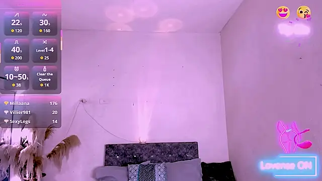 carolinemiller7 online show from 03/22/26, 09:51