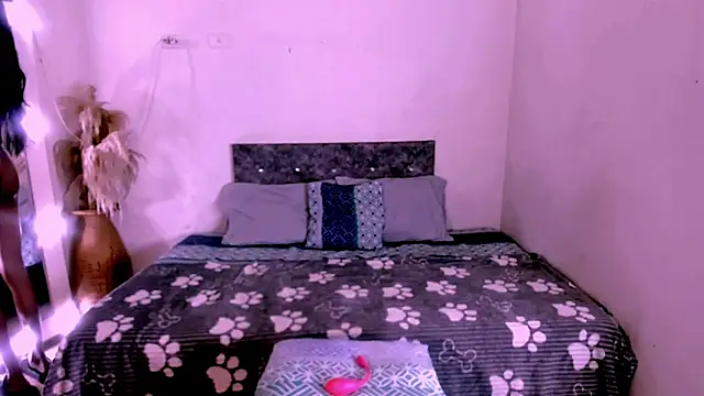 carolinemiller7 online show from 04/04/26, 08:23